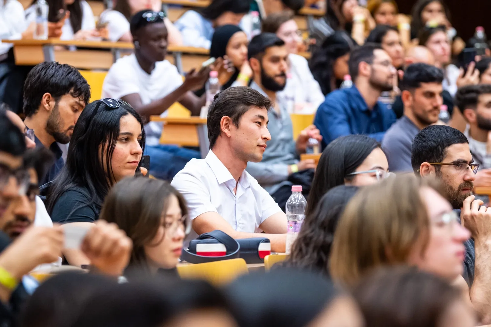 The University's main lecture hall was filled to capacity as a large number of attendees gathered for the conference. (Photo: Máté Dudás)